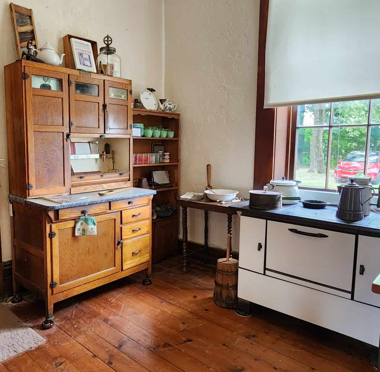 old-fashioned farm kitchen display